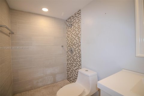 Condo in Miami, Florida, 2 bedrooms № 2075756 - photo 5