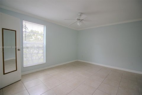 Condo in Miami, Florida, 2 bedrooms № 2075756 - photo 6