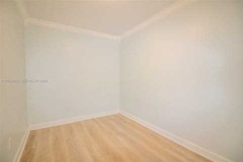 Condo in Miami, Florida, 2 bedrooms № 2075756 - photo 9