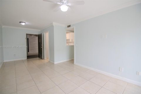 Condo in Miami, Florida, 2 bedrooms  № 2075756