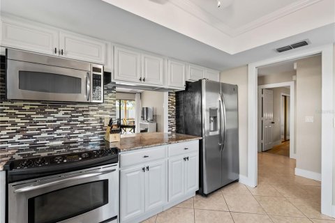 Villa ou maison à vendre à Sarasota, Floride: 2 chambres, 95.13 m2 № 2096595 - photo 8