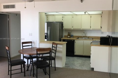 Condominio en alquiler en Sunny Isles Beach, Florida, 68 m2 № 2059030 - foto 6