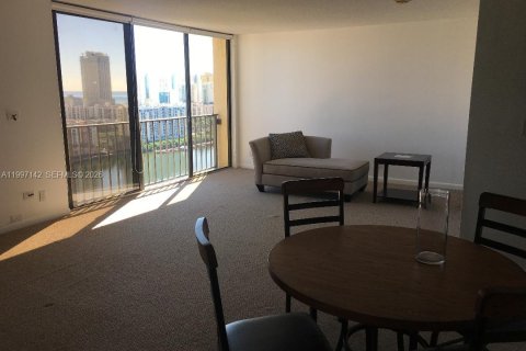 Condominio en alquiler en Sunny Isles Beach, Florida, 68 m2 № 2059030 - foto 4