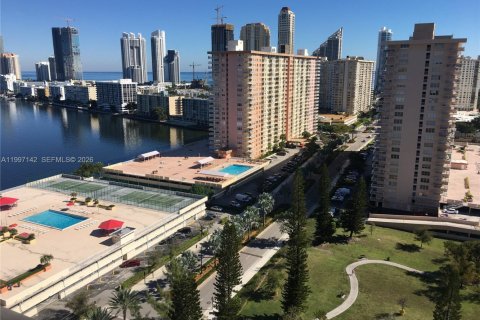 Condominio en alquiler en Sunny Isles Beach, Florida, 68 m2 № 2059030 - foto 2