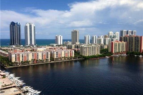 Condominio en alquiler en Sunny Isles Beach, Florida, 68 m2 № 2059030 - foto 3
