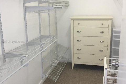 Condominio en alquiler en Sunny Isles Beach, Florida, 68 m2 № 2059030 - foto 8