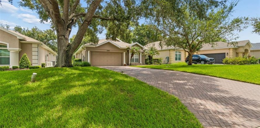 House in Dade City, Florida 2 bedrooms, 206.06 sq.m. № 2290978