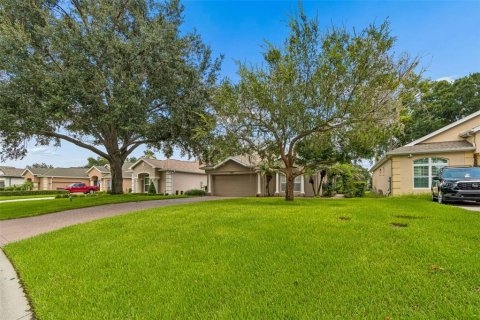 House in Dade City, Florida 2 bedrooms, 206.06 sq.m. № 2290978 - photo 4