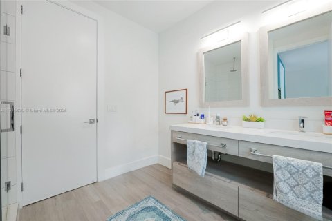 Touwnhouse à vendre à Miami, Floride: 4 chambres, 233.37 m2 № 1970634 - photo 21
