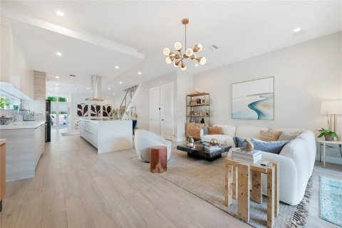 Touwnhouse à vendre à Miami, Floride: 4 chambres, 233.37 m2 № 1970634 - photo 6