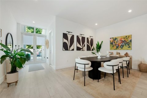 Touwnhouse à vendre à Miami, Floride: 4 chambres, 233.37 m2 № 1970634 - photo 7