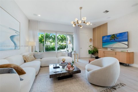 Touwnhouse à vendre à Miami, Floride: 4 chambres, 233.37 m2 № 1970634 - photo 3