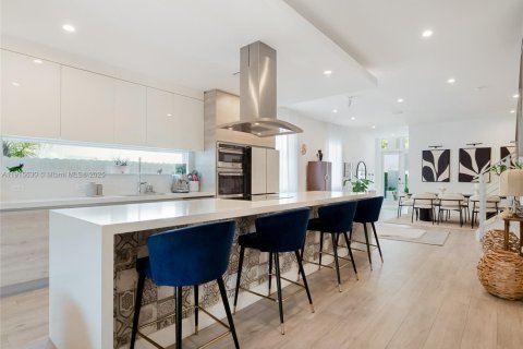 Touwnhouse à vendre à Miami, Floride: 4 chambres, 233.37 m2 № 1970634 - photo 5