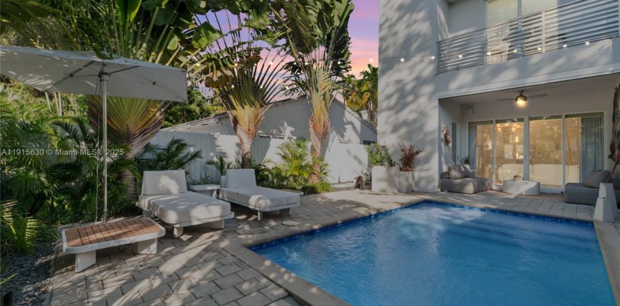 Touwnhouse à Miami, Floride 4 chambres, 233.37 m2 № 1970634