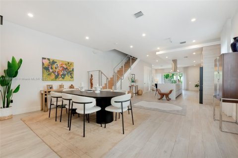Touwnhouse à vendre à Miami, Floride: 4 chambres, 233.37 m2 № 1970634 - photo 13