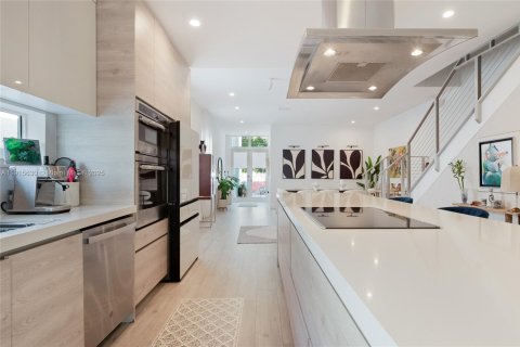 Touwnhouse à vendre à Miami, Floride: 4 chambres, 233.37 m2 № 1970634 - photo 14