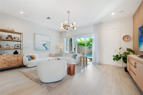 Touwnhouse à vendre à Miami, Floride: 4 chambres, 233.37 m2 № 1970634 - photo 8