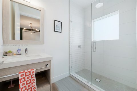 Touwnhouse à vendre à Miami, Floride: 4 chambres, 233.37 m2 № 1970634 - photo 24