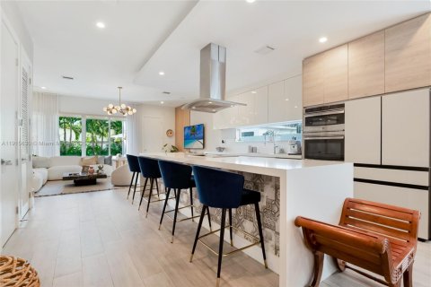 Touwnhouse à vendre à Miami, Floride: 4 chambres, 233.37 m2 № 1970634 - photo 12