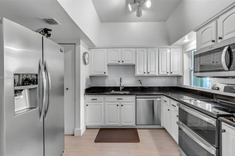 Adosado en venta en Key Biscayne, Florida, 2 dormitorios, 124.49 m2 № 2267627 - foto 11