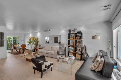 Adosado en venta en Key Biscayne, Florida, 2 dormitorios, 124.49 m2 № 2267627 - foto 6