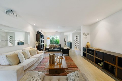 Adosado en venta en Key Biscayne, Florida, 2 dormitorios, 124.49 m2 № 2267627 - foto 3