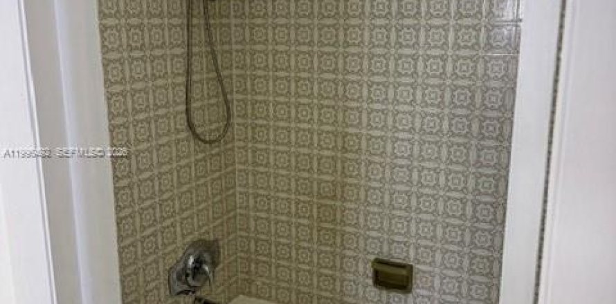 Condo in North Miami Beach, Florida, 1 bedroom  № 2058431