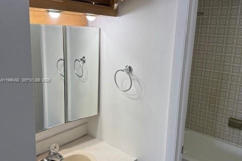 Condo in North Miami Beach, Florida, 1 bedroom  № 2058431 - photo 2