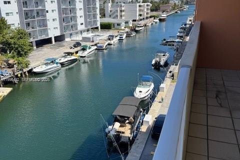 Condo in North Miami Beach, Florida, 1 bedroom  № 2058431 - photo 10