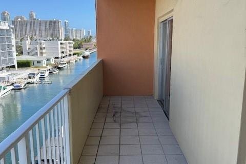 Condo in North Miami Beach, Florida, 1 bedroom  № 2058431 - photo 13