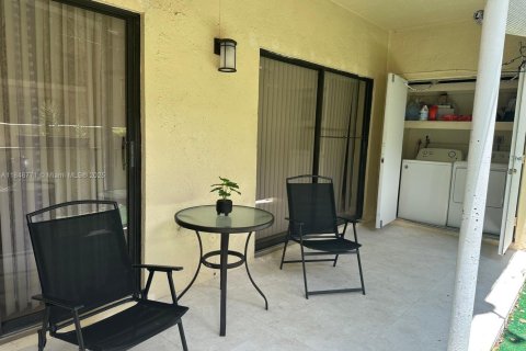 Condo in Miami, Florida, 3 bedrooms  № 1846141 - photo 15
