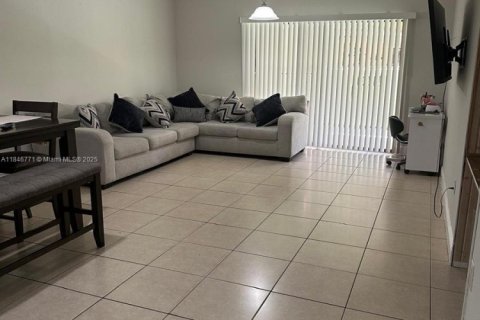 Condo in Miami, Florida, 3 bedrooms  № 1846141 - photo 6
