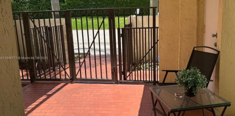 Condo in Miami, Florida, 3 bedrooms  № 1846141