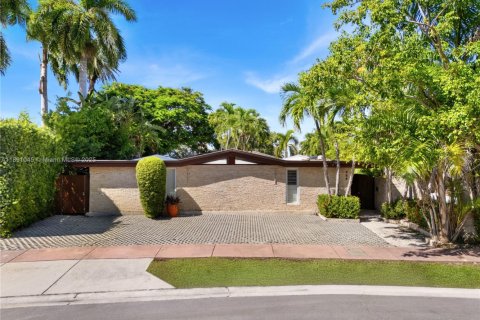 Casa en venta en Miami Beach, Florida, 5 dormitorios, 449.37 m2 № 1946271 - foto 9