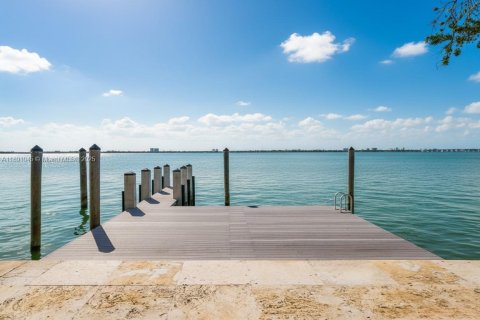 Casa en venta en Miami Beach, Florida, 5 dormitorios, 449.37 m2 № 1946271 - foto 8
