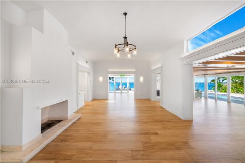 Casa en venta en Miami Beach, Florida, 5 dormitorios, 449.37 m2 № 1946271 - foto 20