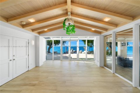 Casa en venta en Miami Beach, Florida, 5 dormitorios, 449.37 m2 № 1946271 - foto 22