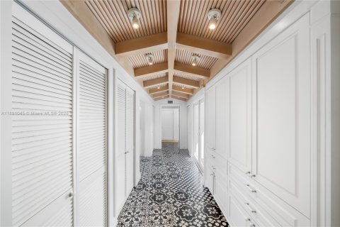 Casa en venta en Miami Beach, Florida, 5 dormitorios, 449.37 m2 № 1946271 - foto 29