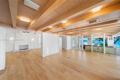Casa en venta en Miami Beach, Florida, 5 dormitorios, 449.37 m2 № 1946271 - foto 19