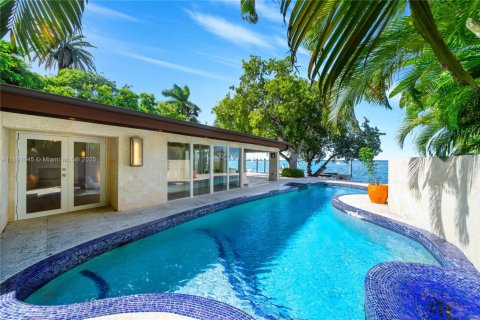 Casa en venta en Miami Beach, Florida, 5 dormitorios, 449.37 m2 № 1946271 - foto 17