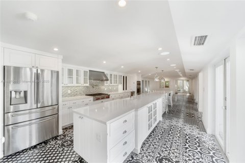Casa en venta en Miami Beach, Florida, 5 dormitorios, 449.37 m2 № 1946271 - foto 26