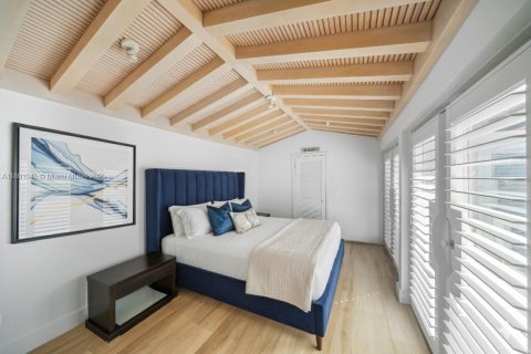 Casa en venta en Miami Beach, Florida, 5 dormitorios, 449.37 m2 № 1946271 - foto 30