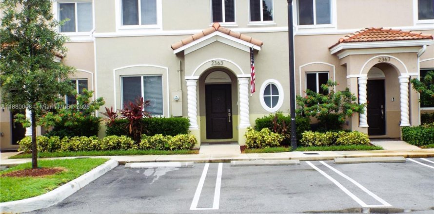 Adosado en Homestead, Florida 4 dormitorios, 127.65 m2 № 1921459
