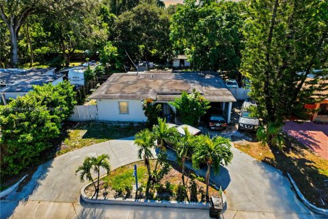 House in North Miami, Florida 2 bedrooms, 128.76 sq.m. № 1959511 - photo 1