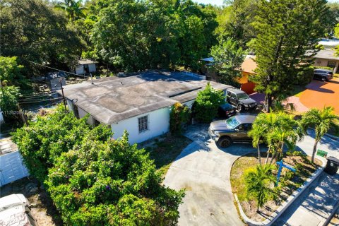House in North Miami, Florida 2 bedrooms, 128.76 sq.m. № 1959511 - photo 3