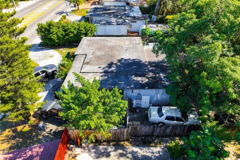 House in North Miami, Florida 2 bedrooms, 128.76 sq.m. № 1959511 - photo 5