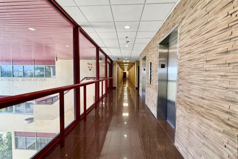 Immobilier commercial à vendre à Bay Harbor Islands, Floride № 2044760 - photo 4