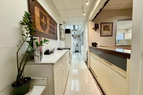 Immobilier commercial à vendre à Bay Harbor Islands, Floride № 2044760 - photo 14