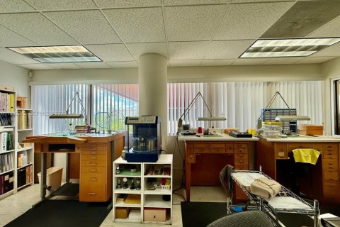 Immobilier commercial à vendre à Bay Harbor Islands, Floride № 2044760 - photo 17