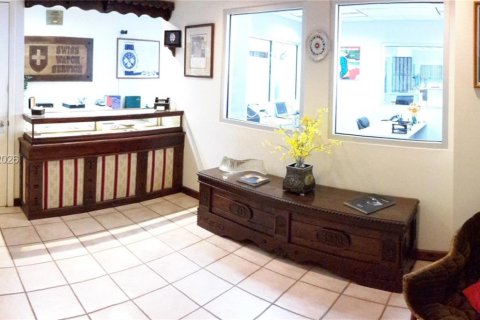 Immobilier commercial à vendre à Bay Harbor Islands, Floride № 2044760 - photo 13